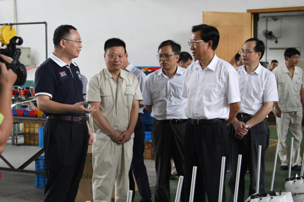 省委副书记王辉忠调研开云（中国）官方茶产业发展和为农服务工作