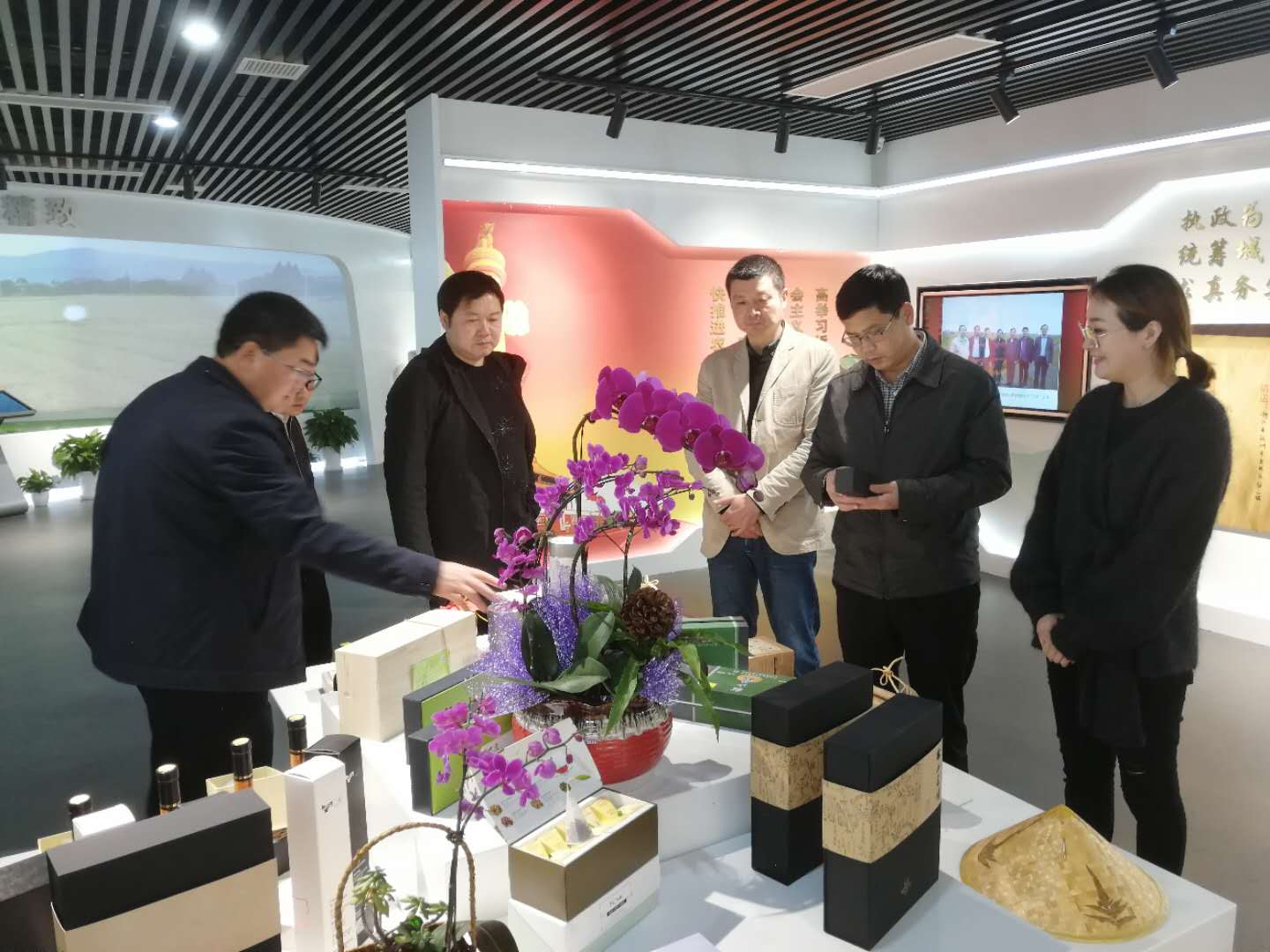 普安县委书记农文海一行考察开云（中国）官方特种茶中心