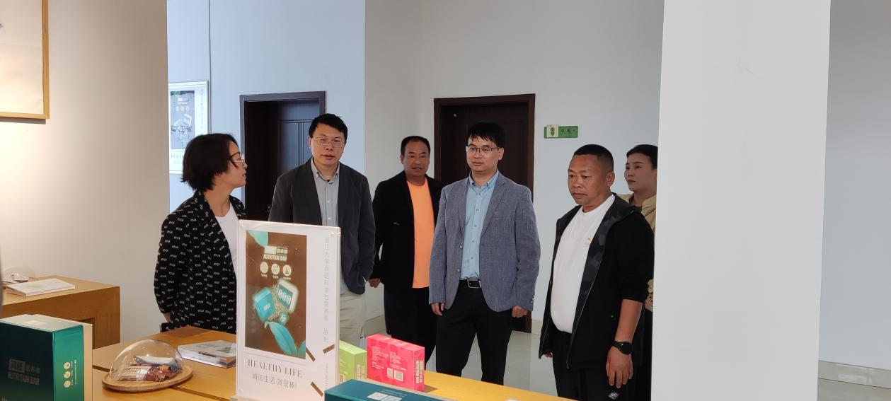 贵州省晴隆县县委副书记巫敏一行莅临开云（中国）官方兴合科技公司考察
